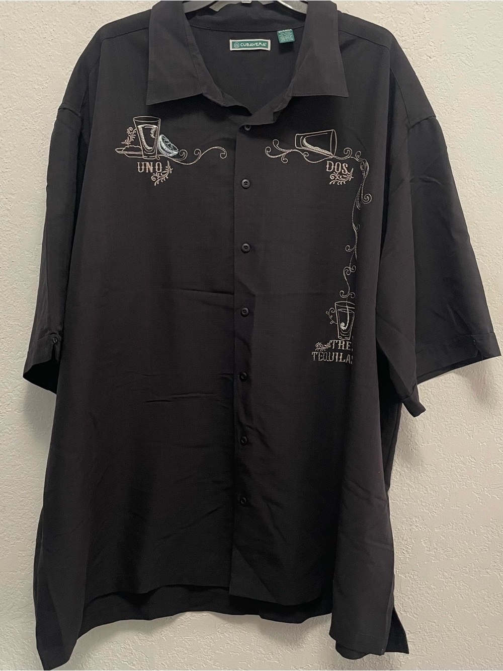 Cubavera Men’s 4X Black Embroidered Uno Dos Tres Tequilas Camp Button Up Shirt